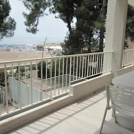 Ariston Apartment *